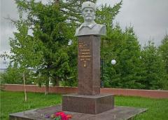 Памятник Герою Советского Союза  Г.Е. Собянину