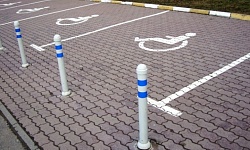 «Единая Россия» добилась законодательного закрепления бесплатного пользования парковкой для людей с ОВЗ в любом регионе