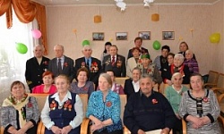 Традиционно в канун празднования  Дня Победы глава Березовского района Владимир Фомин поздравил ветеранов Великой Отечественной войны.