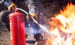 В связи с наступлением пожароопасного сезона на территории Ханты-Мансийского автономного округа – Югры, с целью минимизации рисков возникновения природных пожаров и их перехода на территории населенных пунктов информируем