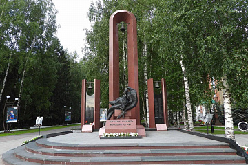 Памятник 2